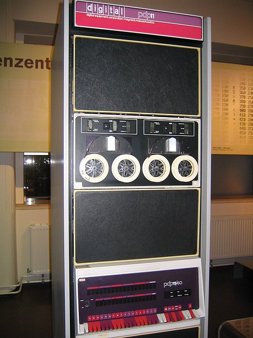 PDP-11 — C 언어와 UNIX가 탄생한 미니컴퓨터 (1970s, Bell Labs)